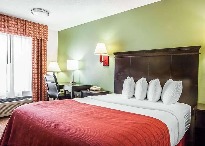 Top Downtown Savannah Hotels for an Enchanting Stay